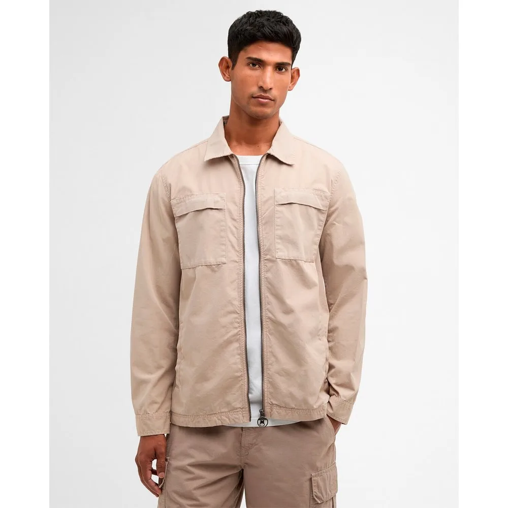 Sobre camisa de hombre lisa y dos bolsillo a cada lado - Barbour - FashionsVida