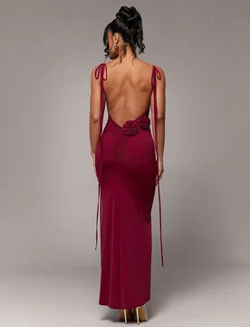 Vestido elegante y sexy de color rojo liso con espalda descubierta, ruedo de sirena y cuello de halter, adecuado para cóctel, cita romántica, vestid - Shein - FashionsVida