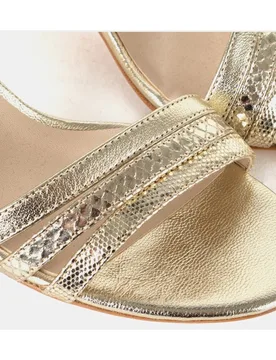 Sandalia de mujer confeccionada en napa metalizada - Farrutx - FashionsVida