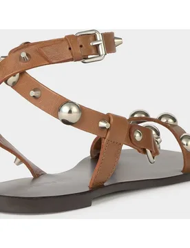 Sandalias planas de mujer de piel con bolas - Brownie - FashionsVida