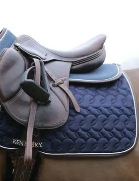 Sattelpad ANATOMIC ABSORB marineblau - Kentucky Horsewear - FashionsVida