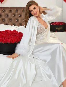Conjunto de pijama con vestido de satén con panel de encaje y bata con cinturón y puños doble capa esponjosos, color blanco, ropa de otoño e invie - Shein - FashionsVida