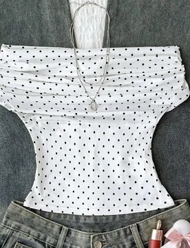 Camiseta de punto con lunares blancos para niñas y adolescentes, top casual versátil de ajuste ceñido, diseño de cuello alto y hombros descubierto - Shein - FashionsVida