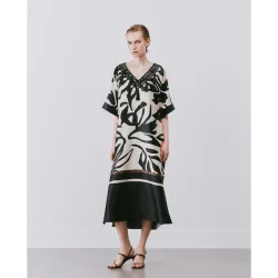Vestido midi estilo túnica con borlas en escote