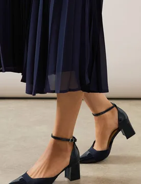 Women's Wide Fit Dollis Pointed Two Part Toe Cap High Block Heel Court Shoes in Navy Size: 4 - Navy - Size: 4 - Wallis - FashionsVida