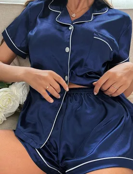 Conjunto de pijama de satén con ribete de contraste - Shein - FashionsVida