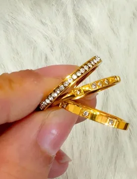 Anillo de diamantes cuadrado brillante de oro de 14K con 3 diamantes y 6 diamantes, de acero inoxidable impermeable que no se desvanece, adecuado para - Shein - FashionsVida