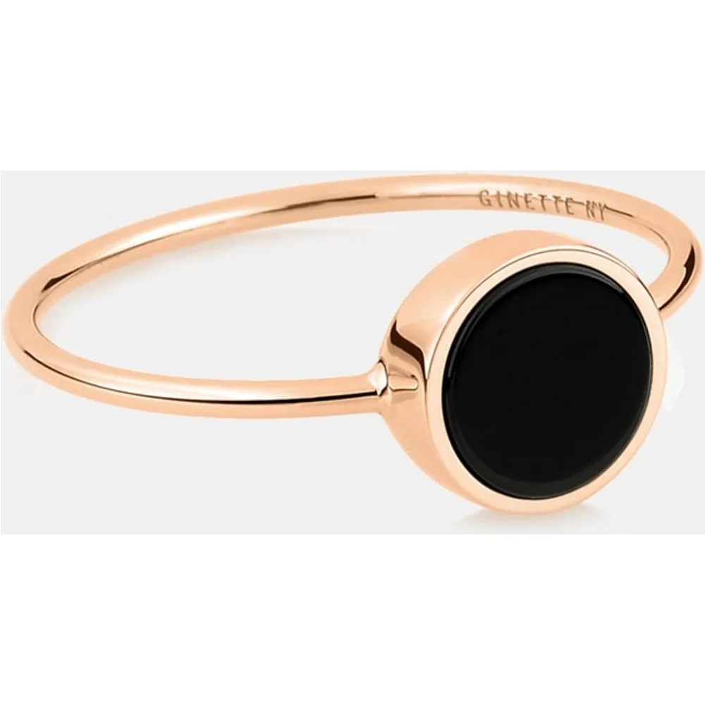Anillo Ever de oro con ónix - Ginette NY - FashionsVida