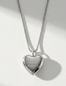 Pieza Collar con colgante de corazón hueco de acero inoxidable, con grabado "Mon Amour", cadena para el cuello chapada en oro de 18K, apto para uso d - Shein - FashionsVida
