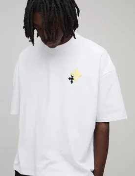 Herren Oversized Boxy T-Shirt mit besticktem Kreuz White Größe Small - boohooMAN - FashionsVida