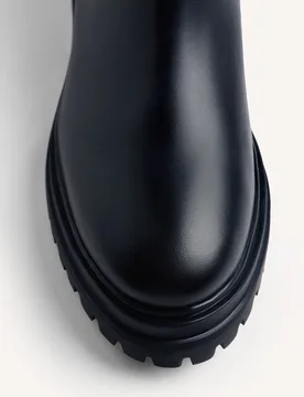 Botines básicos de mujer de piel con detalle de tachas - Gioseppo - FashionsVida