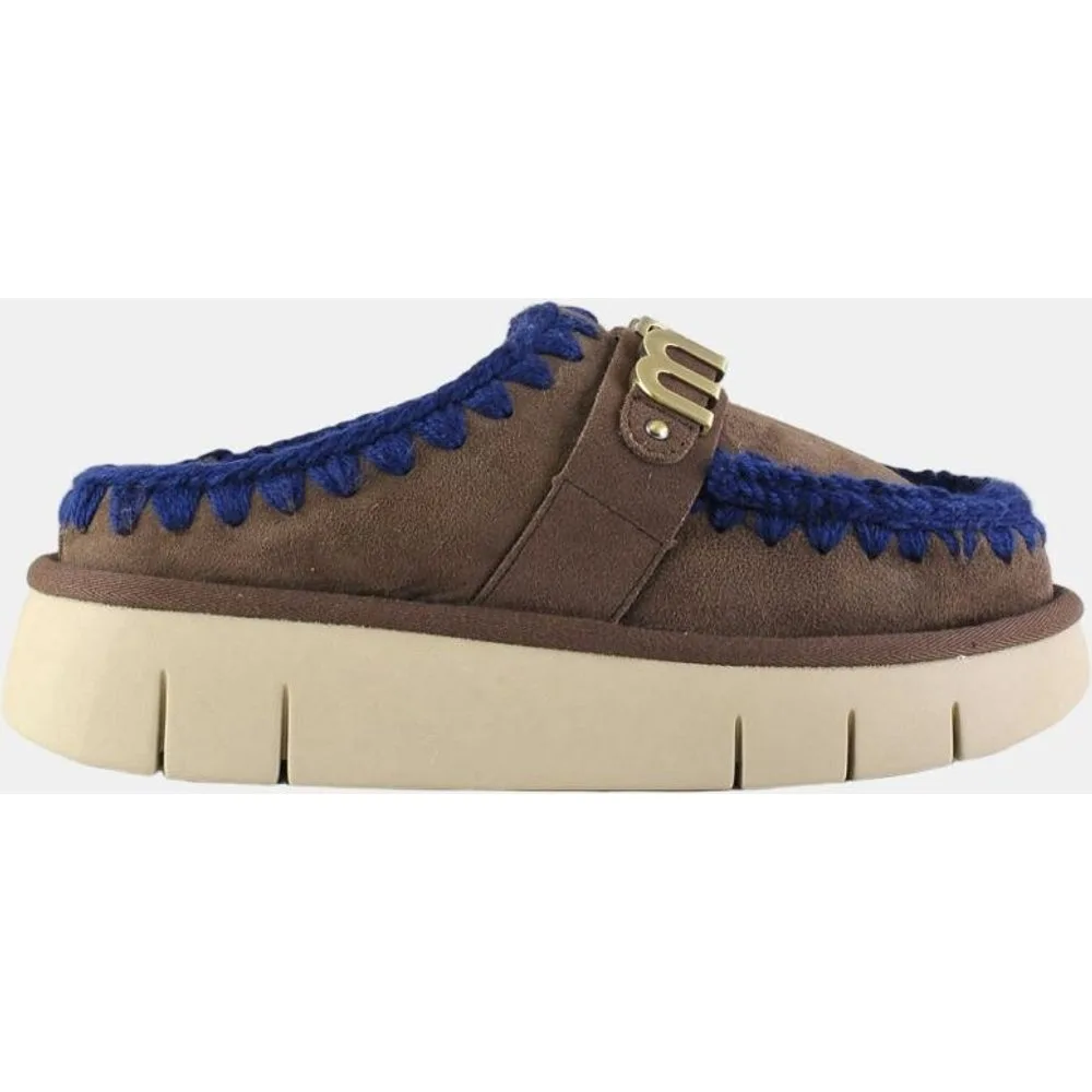 Zueco plano piel bounce logo metal - Mou - FashionsVida