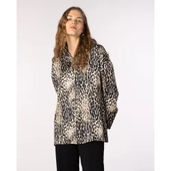 Camisa de mujer con estampado de inspiración animal y cuello mao