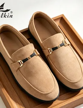 Mocasines clásicos de diseñador para hombre, mocasines de lujo asequibles sin cordones, zapatos de ante suave beige para hombre, zapatos de conducir - Shein - FashionsVida