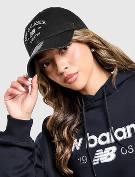 Clean Up Graphic Cap - Damen, Schwarz - female - Size: One Size - New Balance - FashionsVida