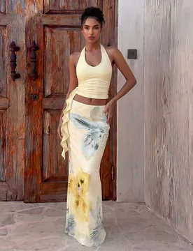 Conjunto de verano para mujer: Top corto con cuello drapeado y estampado floral tropical y falda con volantes de sirena, conjunto sexy. Ropa de playa - Shein - FashionsVida