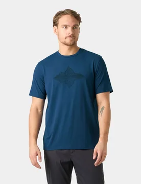 Men's Skog Recycled Graphic T-Shirt Blue L - Dark Blue - Male - Helly Hansen - FashionsVida