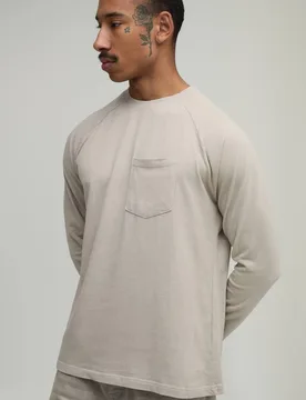 Herren Essentielles Gewaschenes Regular-Fit Raglan-Langarmshirt Mit Brusttasche Stone Größe Large - boohooMAN - FashionsVida