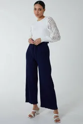 Women's Wide Leg Pleated Trousers in Navy Size: Large - Navy - Size: L