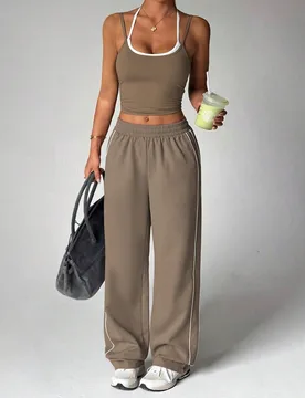 Conjunto deportivo de 2 piezas para mujer primavera/verano, diseño colorblock 2 en 1, top deportivo ajustado con tirantes finos y espalda calada, pan - Shein - FashionsVida
